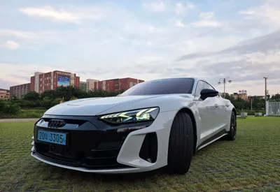 Audi e-tron GT · 2024 год