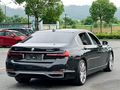 BMW 7 Series 2021, 92000 км, за 388000 CNY