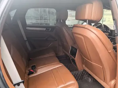 Porsche Cayenne Hybrid 2023, 57000 км, за 438000 CNY - фото 19
