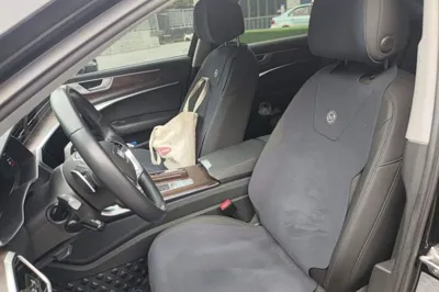 Audi A6 2021, 99100 км, за 280940.77 CNY