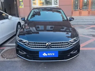 Volkswagen Magotan 2025, 13700 км, за 136000 CNY