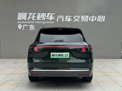 AITO 问界 AITO M8 2025, 11200 км, за 323800 CNY