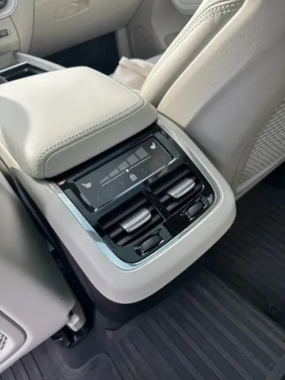 Volvo XC60 2026, 7600 км, за 0 KRW - фото 15