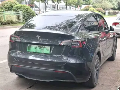 Tesla Model Y L 2025, 2000 км, за 283000 CNY