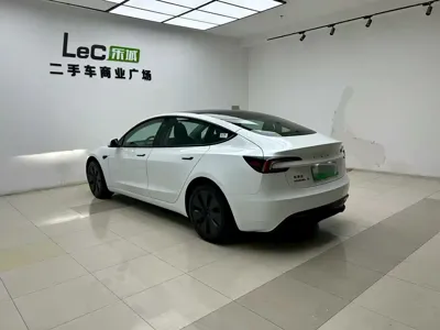 Tesla Model 3 2025, 6000 км, за 172000 CNY