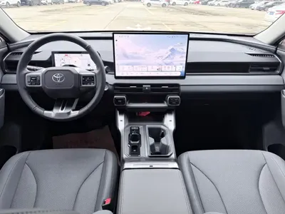 Toyota RAV4 2026, 7000 км, за 176000 CNY - фото 14