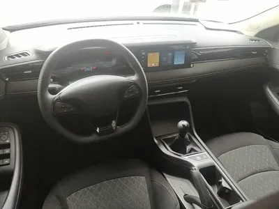 Roewe i5 2023, 2100 км, за 38800 CNY - фото 10