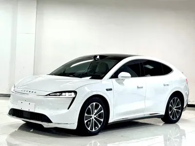 智界 Zhijie R7 · 2024 год