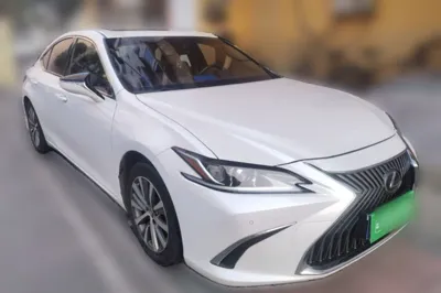 Lexus ES 2018, 94000 км, за 130269.49 CNY