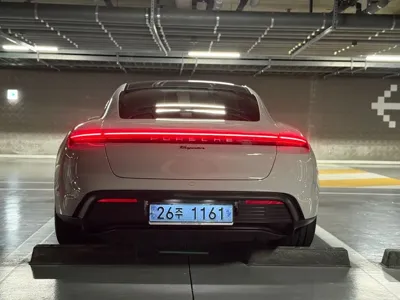 Porsche Taycan 2023, 28500 км, за 119670000 KRW
