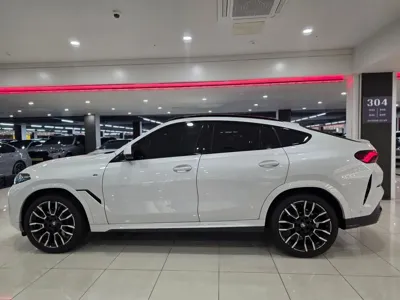 BMW X6 2025, 4995 км, за 121000000 KRW