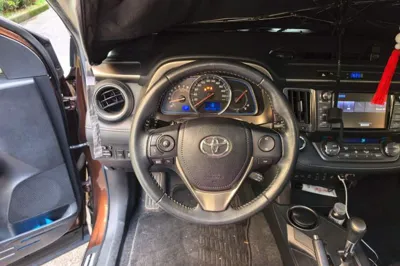 Toyota RAV4 2015, 61300 км, за 69665.39 CNY - фото 10