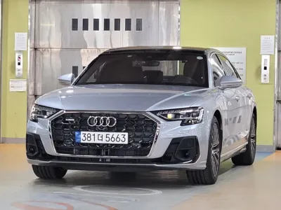 Audi A8 · 2023 год