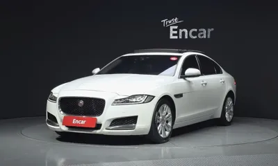 Jaguar XF · 2017 год