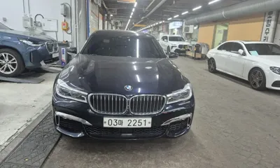BMW 7-Series · 2018 год