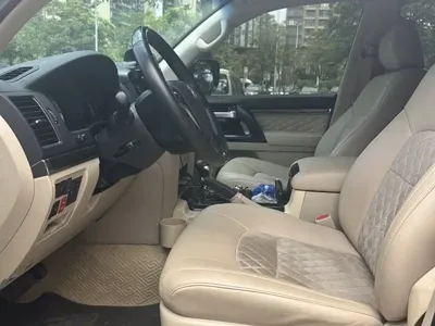 Toyota Land Cruiser 2020, 100000 км, за 429799 CNY