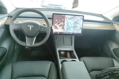 Tesla Model 3 · 2021 год