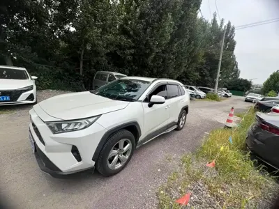 Toyota RAV4 2020, 31000 км, за 85000 CNY