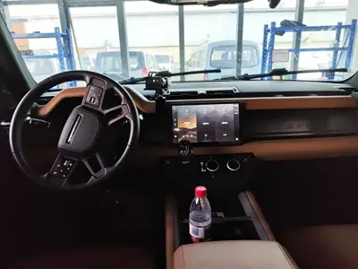 Land Rover Defender 2025, 22000 км, за 708000 CNY