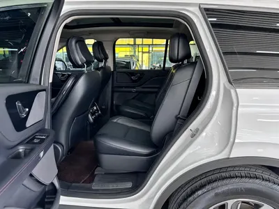 Lincoln Aviator 2023, 71000 км, за 248900 CNY - фото 8