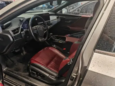 Lexus ES 2023, 92000 км, за 259800 CNY