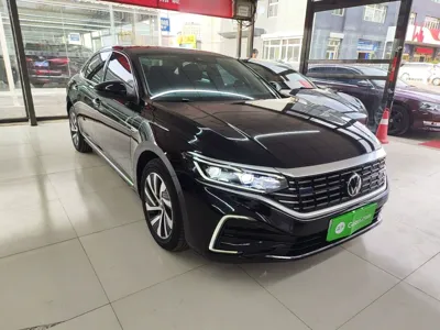Volkswagen Passat New Energy 2022, 104100 км, за 95259.11 CNY