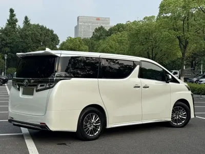 Toyota Vellfire 2022, 100000 км, за 429000 CNY
