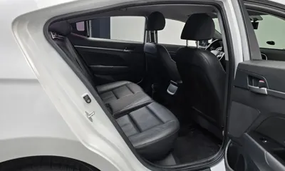 Hyundai Avante 2018, 99969 км, за 9800000 KRW - фото 12