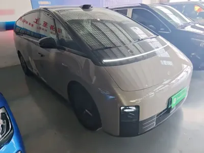 Li Auto Li MEGA 2025, 16299 км, за 431300 CNY