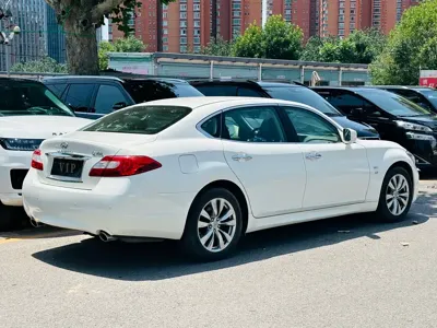 Infiniti Q70 2015, 60000 км, за 73800 CNY