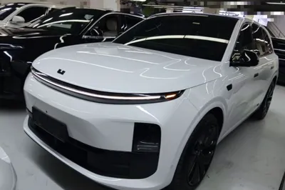 Li Auto L6 · 2024 год