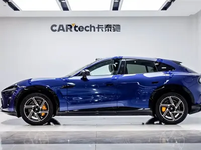 Xiaomi 小米YU7 · 2025 год