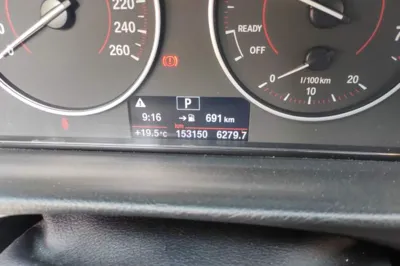BMW 3 Series 2017, 153100 км, за 78477.01 CNY - фото 12