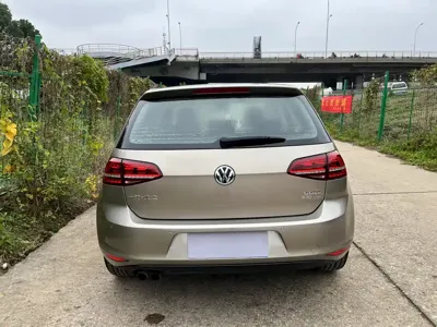 Volkswagen Golf 2017, 90000 км, за 43800 CNY