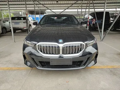 BMW 5 Series 2026, 100 км, за 338959.09 CNY