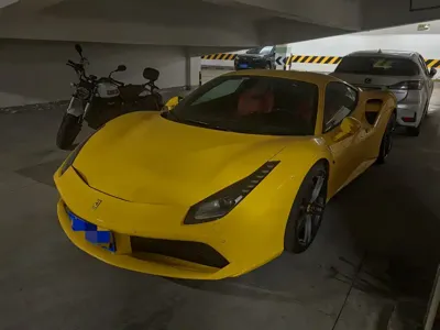 Ferrari 488 · 2017 год