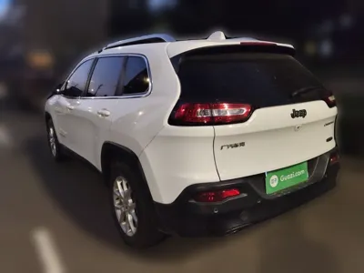Jeep Cherokee 2016, 64600 км, за 41168.38 CNY