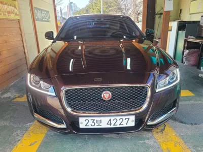 Jaguar XF · 2017 год