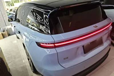 Li Auto Li Auto i8 2025, 7700 км, за 322801.57 CNY