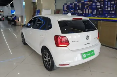 Volkswagen Polo 2016, 86100 км, за 43425.43 CNY