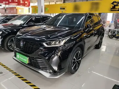 Toyota Crown Kluger · 2022 год