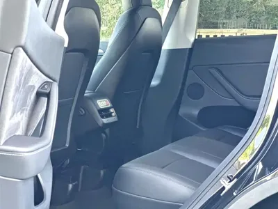 Tesla Model Y 2022, 75000 км, за 141000 CNY