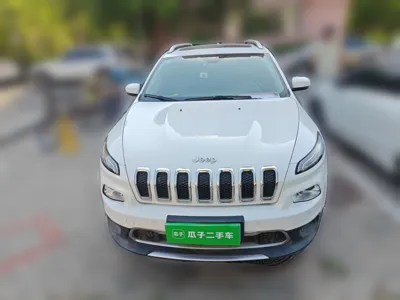 Jeep Cherokee 2016, 71400 км, за 41263.35 CNY - фото 4