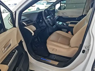 Toyota Sienna 2023, 72700 км, за 210100 CNY - фото 15