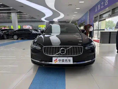 Volvo S90 2024, 35000 км, за 179800 CNY