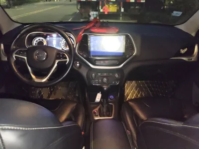 Jeep Cherokee 2016, 64600 км, за 41256.88 CNY - фото 10