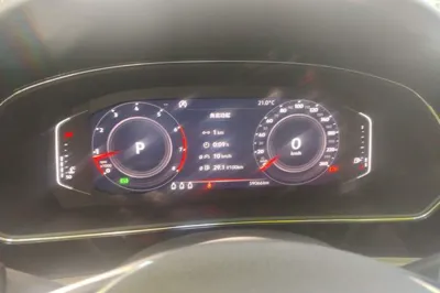 Volkswagen Passat 2020, 59000 км, за 102781.89 CNY - фото 8