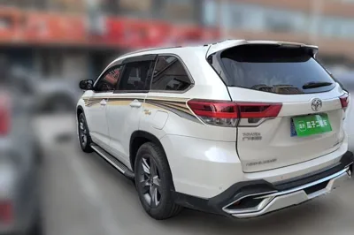 Toyota Highlander 2018, 82500 км, за 121602.07 CNY