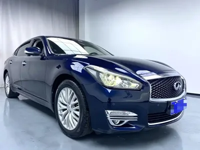 Infiniti Q70 2018, 80000 км, за 78000 CNY