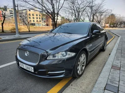 Jaguar XJ · 2011 год